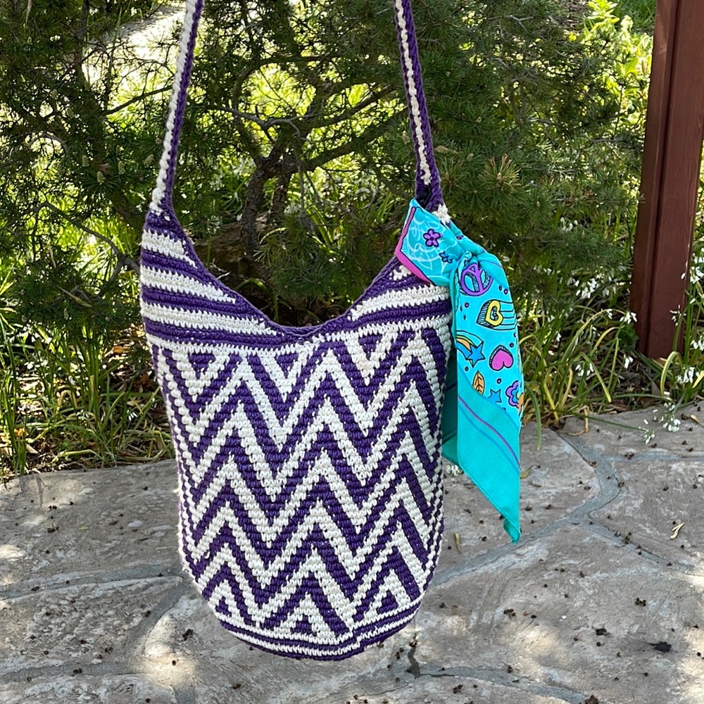 🌺 BEAUTIFUL; Hand-Made Boutique Purple & Off-White CROCHET Handbag w/Zipper Top